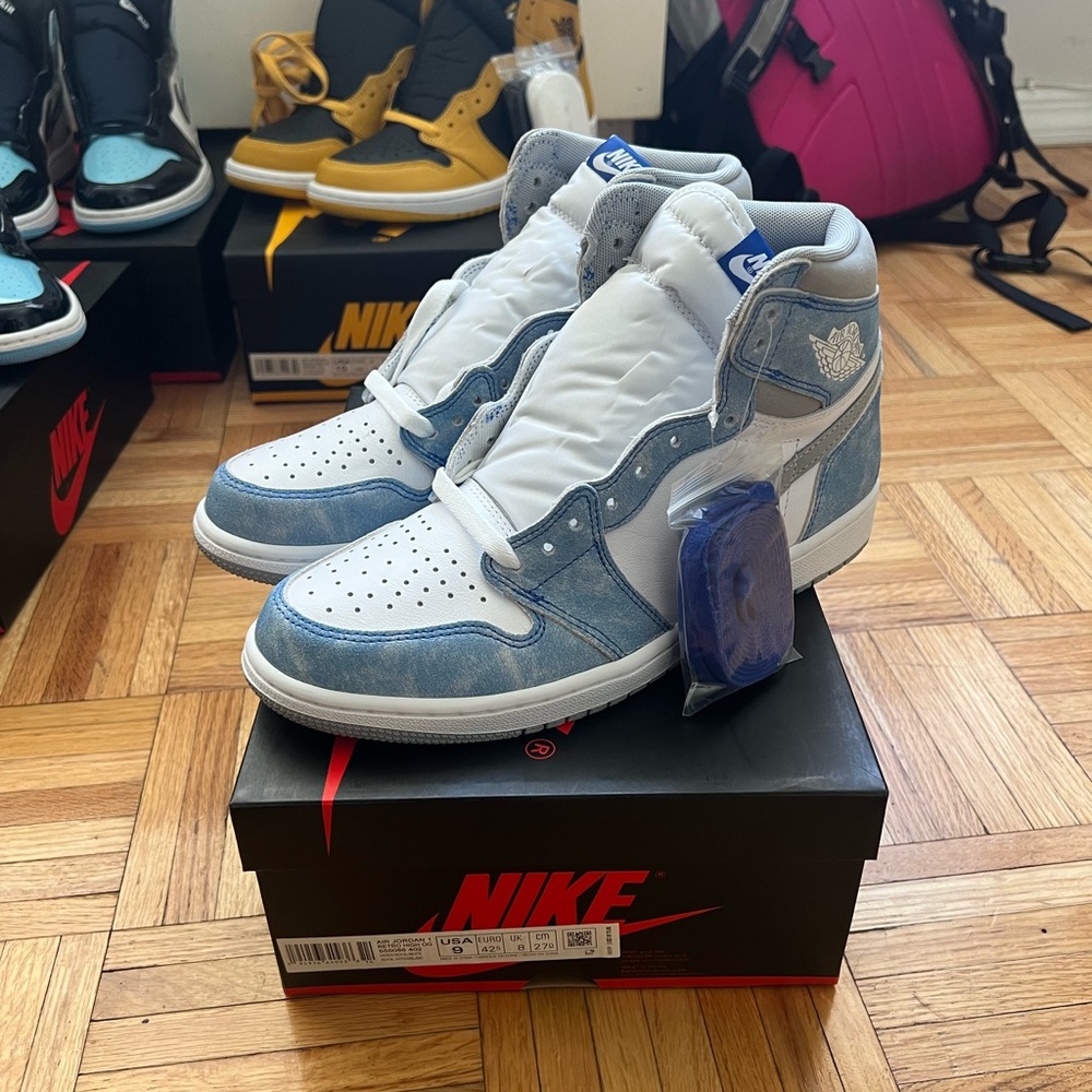 Jordan 1 Hyper Royal DS New size 9 100% authentic